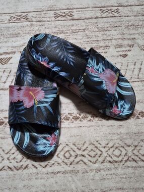 Source Unknown Black Slide Sandals with Pink & Blue Floral Print